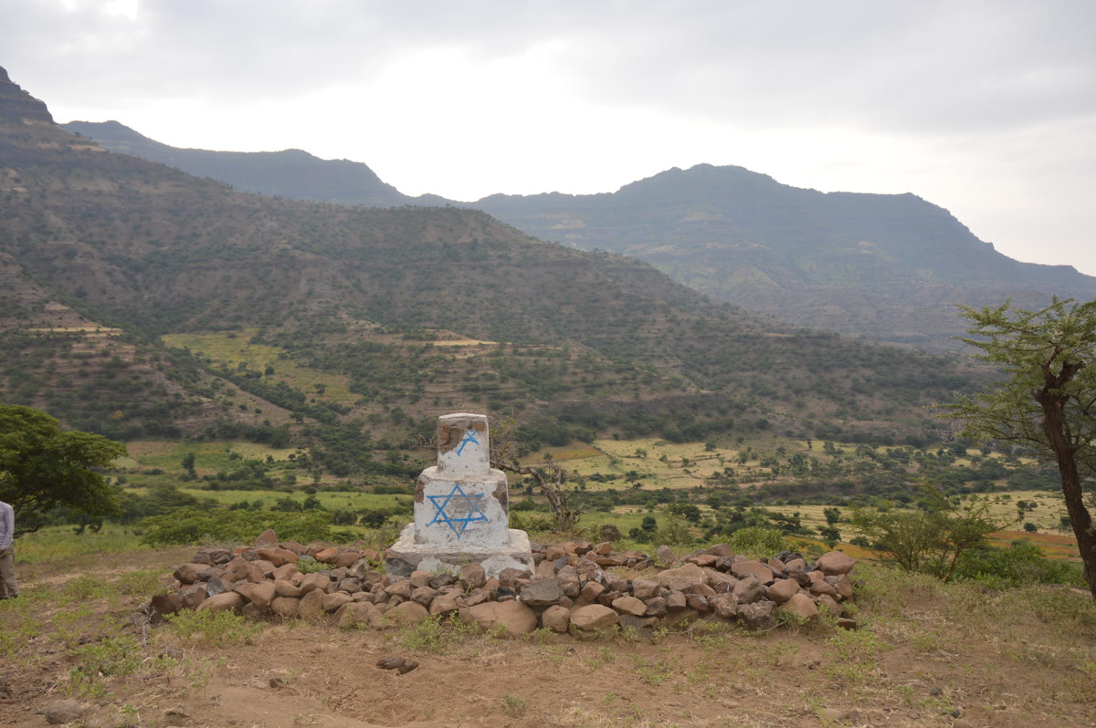 A stone marker with a Star of David in the Səmen landscape